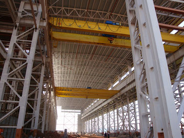 चीन वाइड स्पैन हाई ईवे पूर्व इंजीनियरिंग औद्योगिक स्टील गोदाम कार्यशाला इमारतें आपूर्तिकर्ता