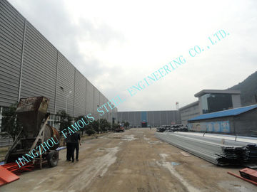 चीन हल्की एएसटीएम 65 एक्स 95 प्रीफ़ाब मल्टीपीन कम्पोजिट बोर्डों के साथ औद्योगिक इस्पात इमारतें आपूर्तिकर्ता